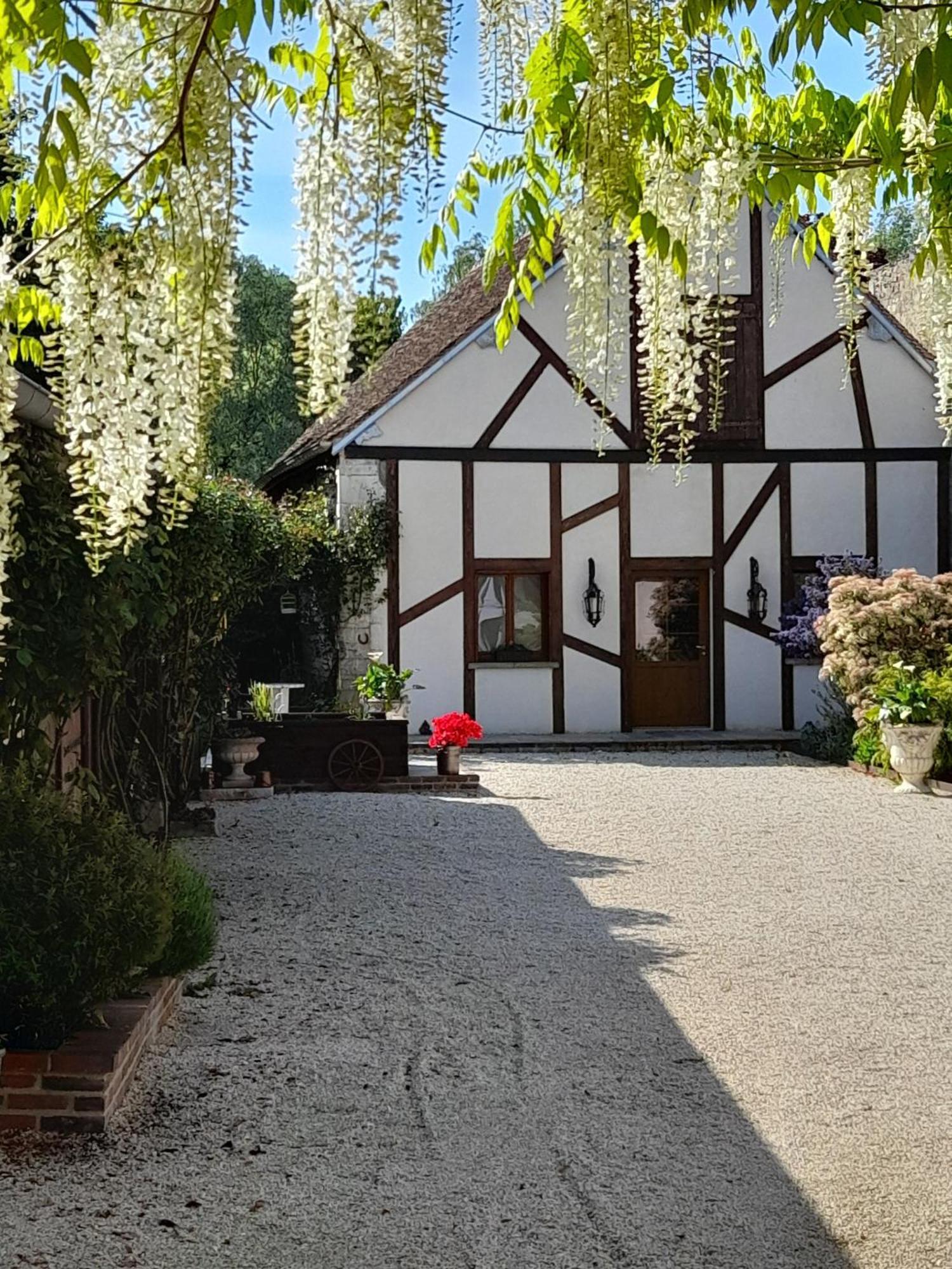 Aux Sources De Ouanne Bed & Breakfast エクステリア 写真