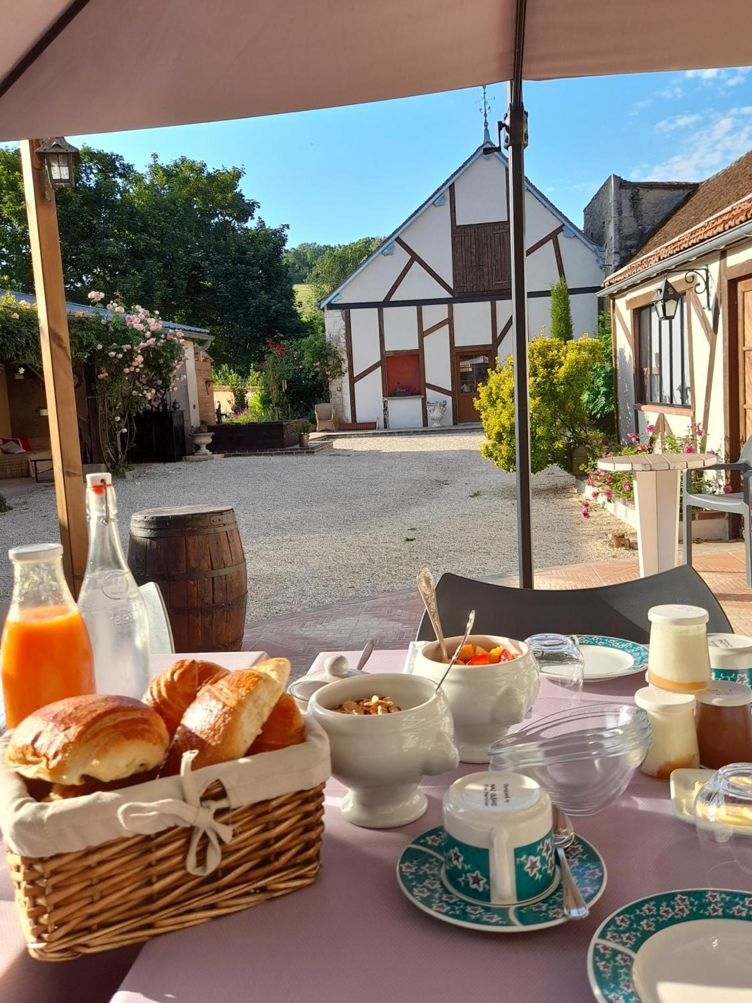 Aux Sources De Ouanne Bed & Breakfast エクステリア 写真